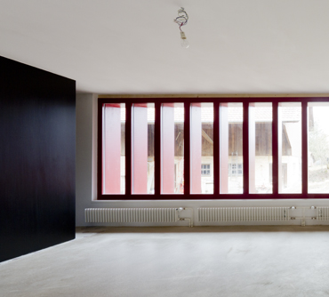 Neue Fenster mit Holzstelen als Tragkonstruktion